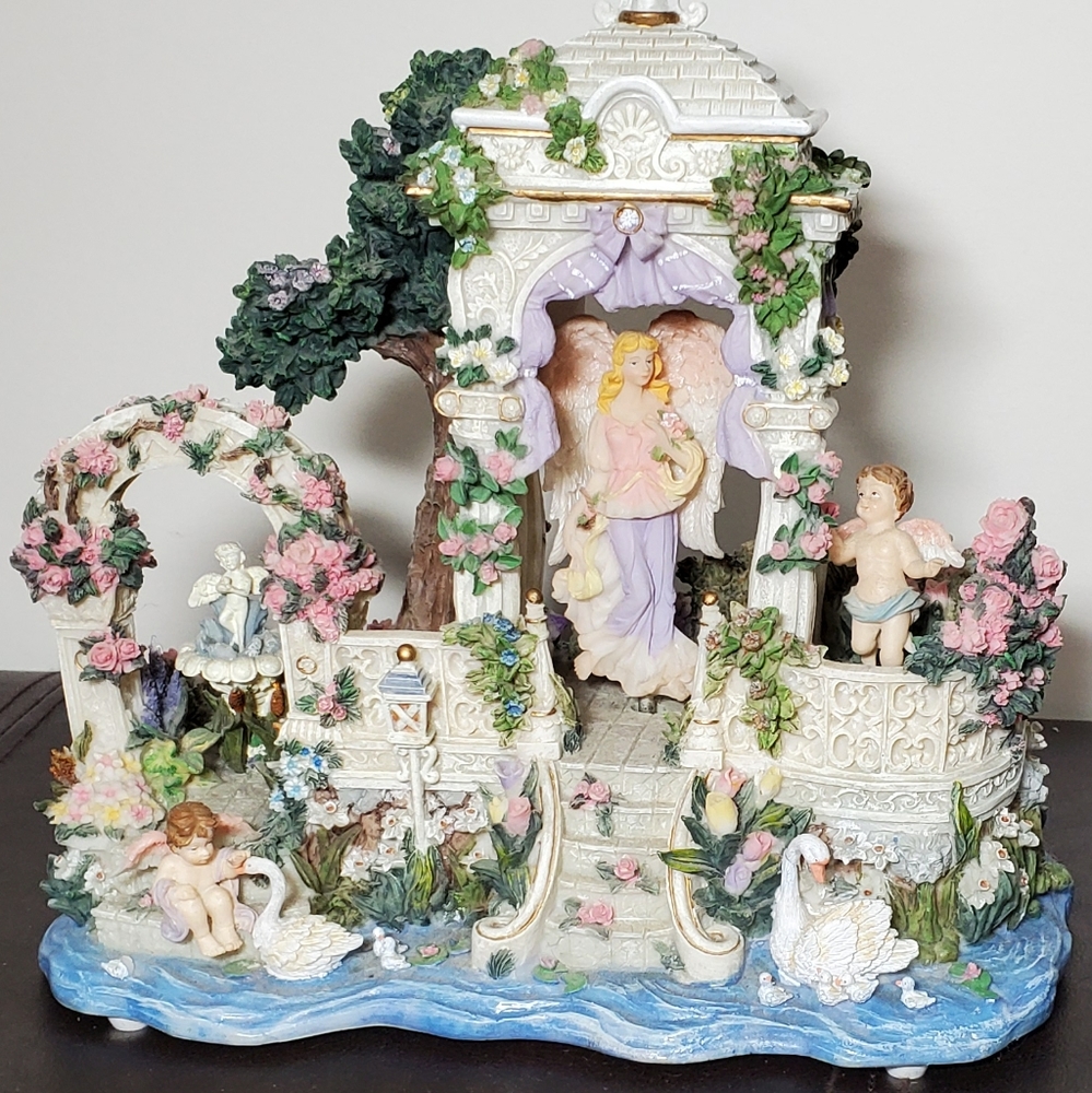 Angel Clair De La Lune Music Box Figue